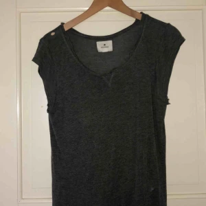  - ”Sliten” T-shirt från Savannah, används inte och har storlek S/M