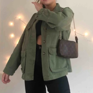  - Snygg jacka från zara. Mycket fint skick! Köparen står för frakt💘🍒