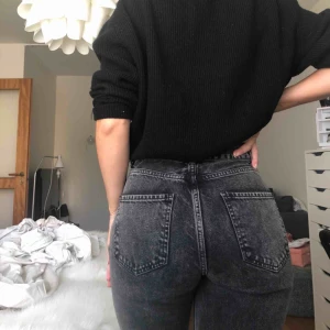  - Skitsnygga gråa jeans från Nakd som tyvärr är för små för mig. Använt väldigt få gånger. Köparen står för frakten😊