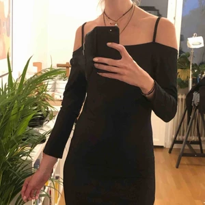  - Klänning från Rodebjer, strl M passar även en S. Färg: Grå/glittrig  Köparen står för frakten, 40 kr