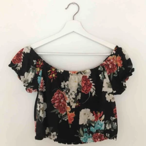  - Blommig topp, använd ett fåtal gånger.