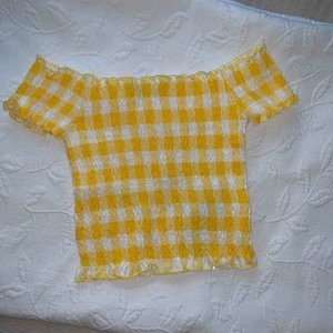  - Frakt ingår i priset. Helt ny söt tröja. Aldrig använd. 