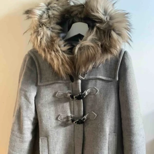  - Jättefin höst/vinter jacka från Zara.  Köpare står för frakt eller mötas upp i Uppsala.