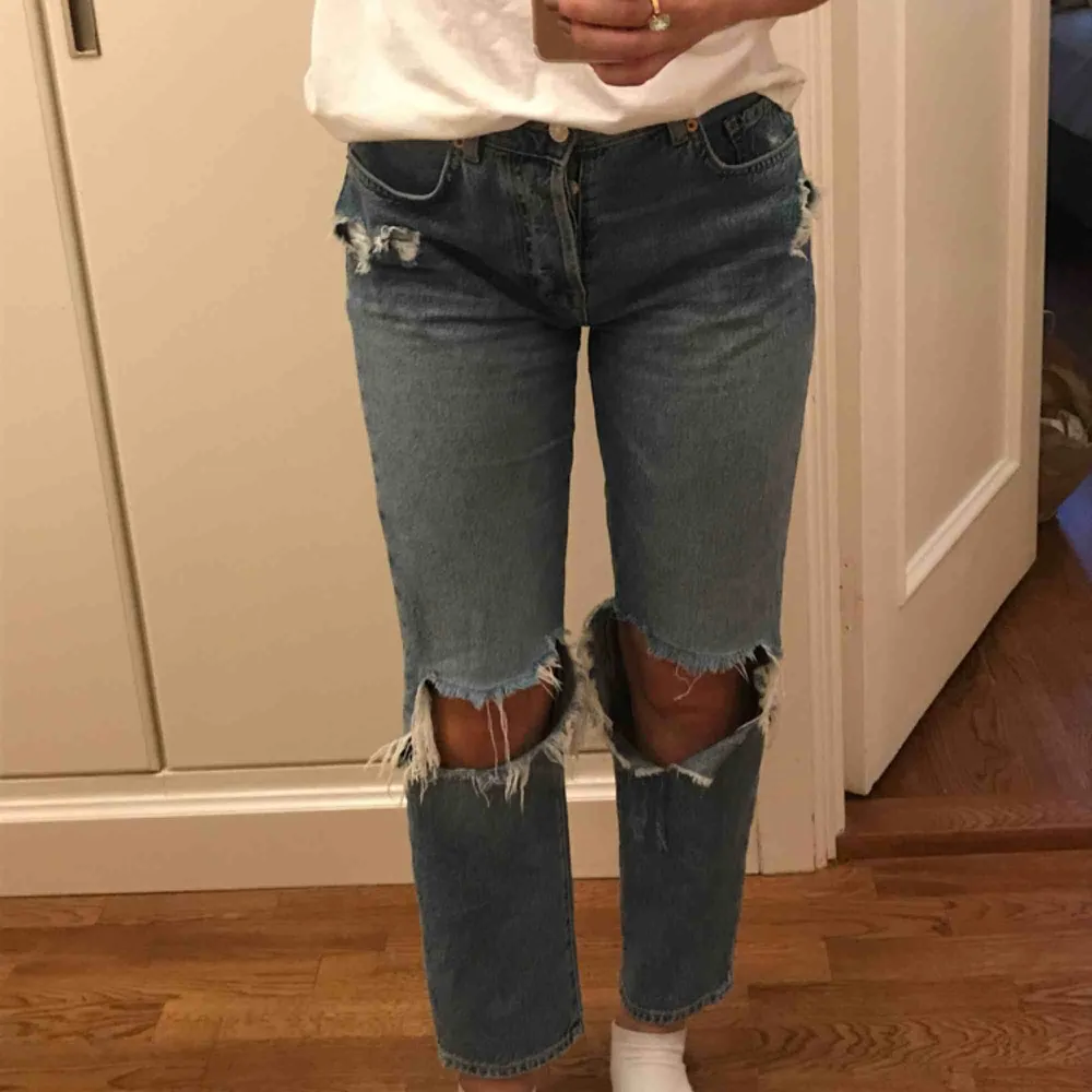 Världens bekvämaste jeans med perfekta hål . Jeans & Byxor.