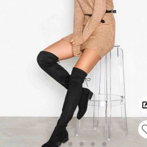  - Säljer mina overknee boots 