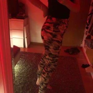  - Militär cargo byxor från madlady, använda max 2 gånger! Inte riktigt min stil! Supersköna verkligen :)