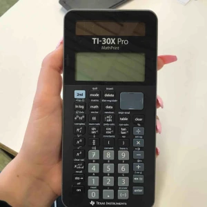  - Säljer min helt nya TI- 30x pro miniräknare. Knappt använd. Säljer pga att jag köpte fel:( Nypris ligger runt 400. Går att pruta