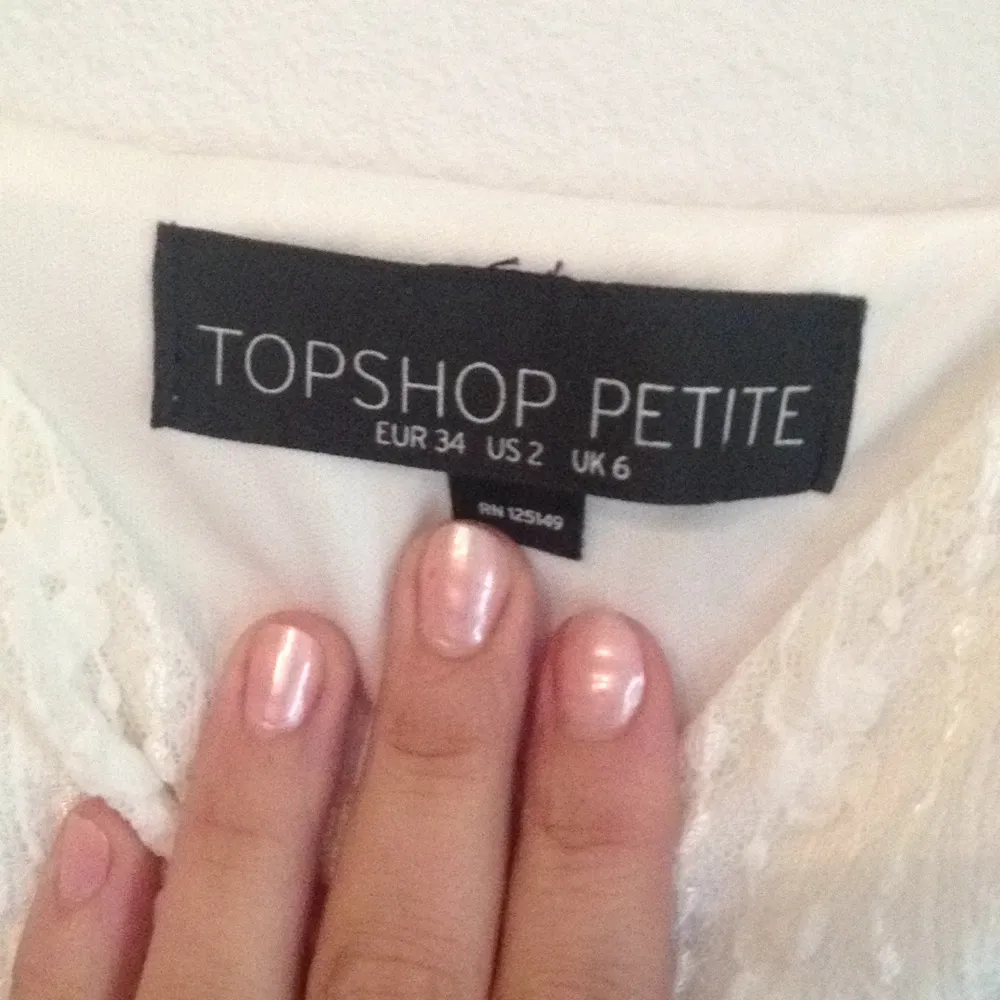 Supersött linne från topshop petite! Använd en gång (för litet för mig). Toppar.