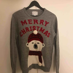  - Fin jultröja! Använd ett fåtal gånger, i princip nyskick. Storlek M men mer som en L.