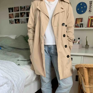  - Superfin zara basic trench coat!!! Har bara så många sådana här så kommer inte t användning! Priset är inkl. frakt!!