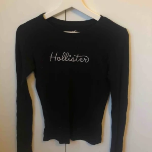  - Långärmad ribbad tröja från Hollister.