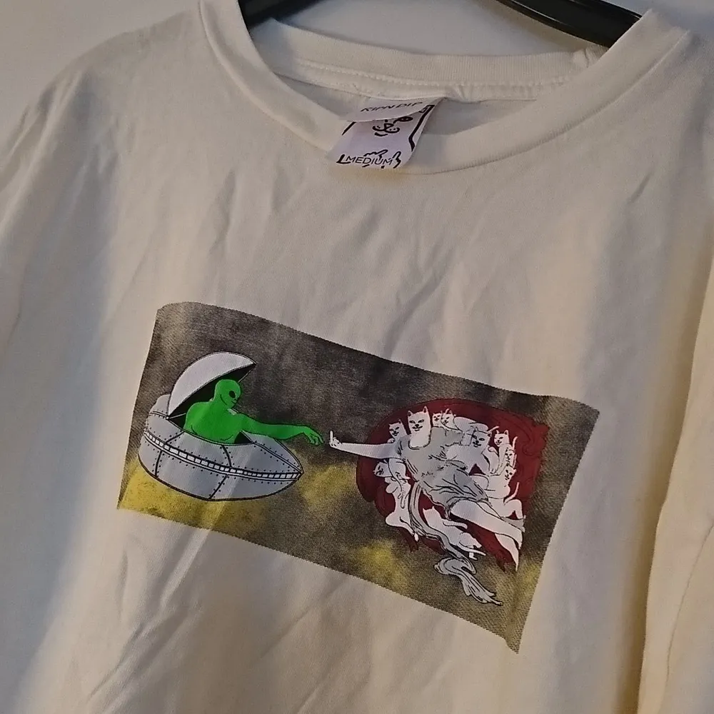 T-shirt från Ripndip, storlek medium och i perfekt skick!. T-shirts.