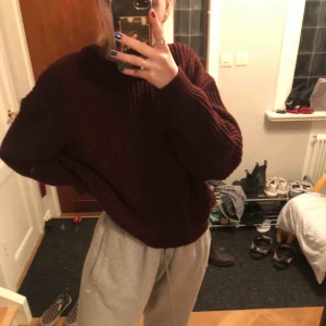  - Säljer denna fina ylletröja eftersom jag inte använder den! Lite nopprig men annars fint skick🖤 köparen står för frakt