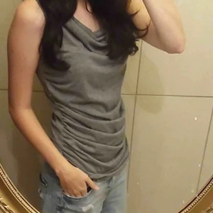  - Endast använd ett fåtal gånger. Superskön. Längre fram än bak :) Frakt inkluderad.