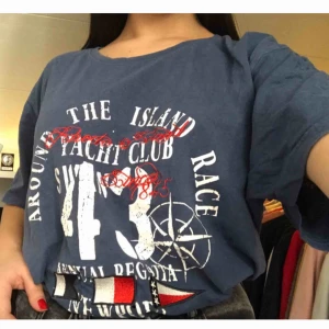  - T-shirt från Etirel. Fint skick! Tillkommer frakt✨