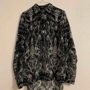  - Skjorta från Gina tricot. Använd men i fint skick! 