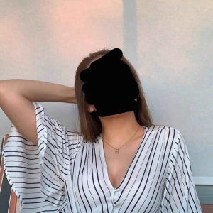  - Använd endast 1 gång så är i mycket bra skick, även nytvättad. Perfekt inför sommaren så går med i massa olika outfits. Nypris : 300kr