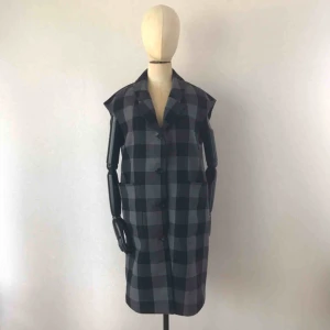  - Lång väst från HOPE, superfint skick!