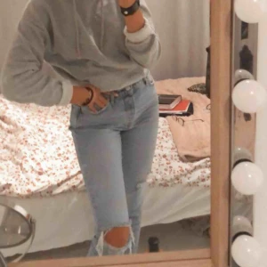  - Jätte snygga jeans från Gina tricot med hål💕