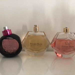  - Britney spears parfymer nästan helt nya 300kr styck