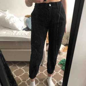  - Svarta cargobyxor från bershka säljer då de är en aning för korta för mig (171cm) frakt tillkommer