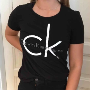  - Snygg ck tröja, aldrig använd. Passar upp till en S/M