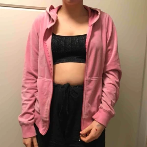  - Super snygg rosa hoodie från Cubus i storlek L. Frakten kostar 55kr<3
