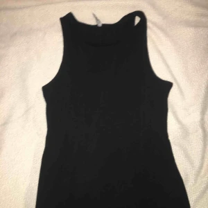  - Svart klänning utan armar från Cotton On. Priset går att diskuteras :)