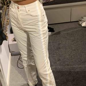 Nya vita jeans, rak modell 🌻