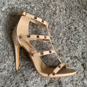  - Superfina klackar, Valentino inspirerade! 