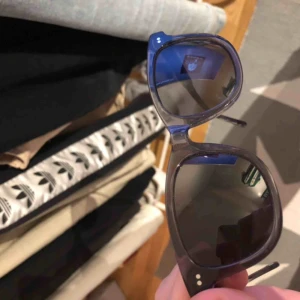  - Chimi eyewear Riktigt fräscha brillor, knappt använda. Köptes förra sommaren i samma veva som dem andra. Nypris var 999:-