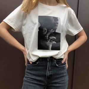  - UF företag. Välj valfritt tryck på ditt plagg eller tygpåse, gå in i vår profil för att se alla våra tröjor och tygpåsar. Finns i storlek S till 3XL. Du kan välja att ha trycket på ryggen eller framsidan. Se alla tryck på sista bilden.