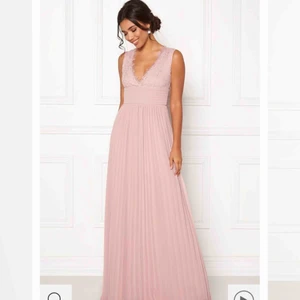  - superfin balklänning från Bubbleroom! köpt men aldrig använd, säljes pga hann aldrig skicka tillbaka! kan absolut skicka bättre bilder.