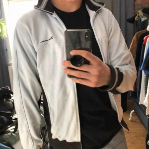  - Supersnygg Champion tröja i storleken M, köper står för frakt!