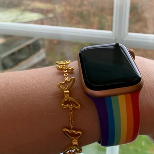 Guldarmband fjäril  - 🦋fjäril armband🦋 SÄNKT PRIS: nu 30 kr•••••kolla in mina andra smycken! Frakten blir 15 :- hur mkt du än köper✨