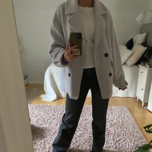 Ljusblå kappa - Ljusblå kappa från Na-Kd i fint skick, frakt tillkommer💖