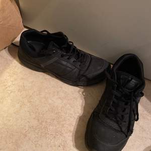 Svarta skor storlek 43