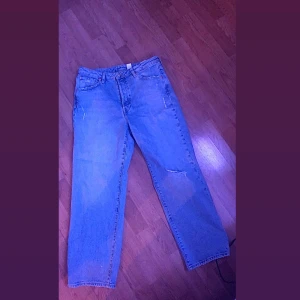 Straight vintage jeans  - Säljer dessa EXTREMT snygga jeans pga för stora för mig. Aldrig använda så ny skick. Dom är i vintage stil. Frakten ingår i priset!🥰✨