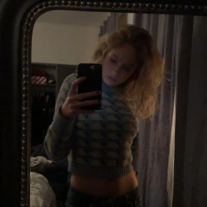 Zara tröja  - Så cool, snygg och trendig tröja från zara❤️ i bra skick pyttelite nopprig men inget man märker till