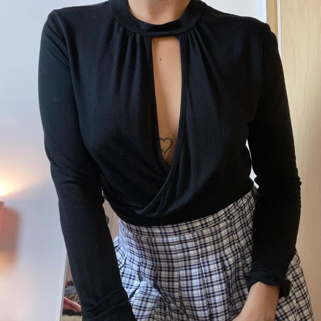 Svart kort tröja, öppen fram 
