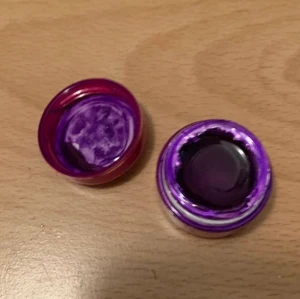 Gellack - Base one - Gellack i en lila färg.