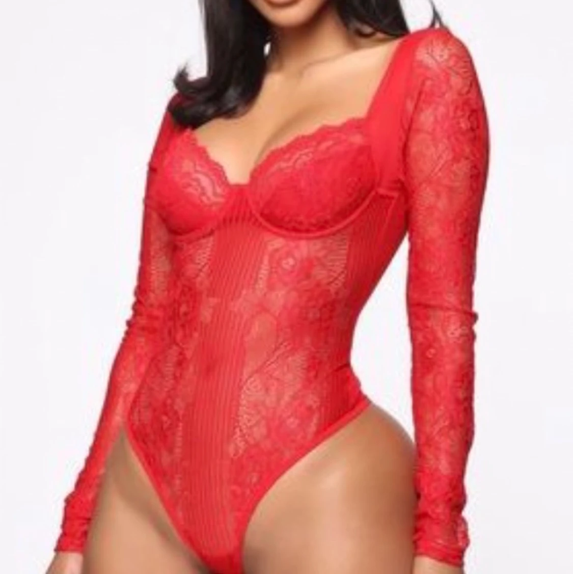 En fin röd body. Aldrig använd. Storlek m/s