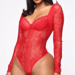 En fin röd body. Aldrig använd. Storlek m/s -  En fin röd body. Aldrig använd. Storlek m/s