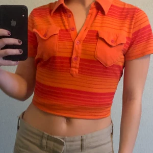 Vintage tröja  - Superfin tröja med snygg passform! Passar på både s och m. Endast använd några fåtal gånger :)