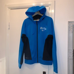 Nike Elite Zip Hoodie - Bra skick, kan både mötas upp o skicka