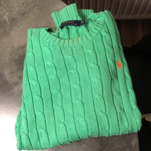 Kabelstickad Ralph Lauren  - Storlek XS, knappt använd. Köparen står för frakten! 