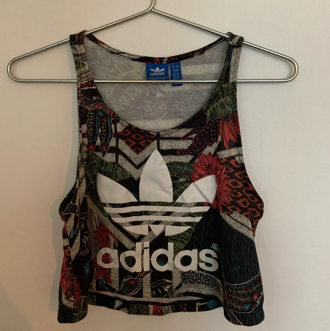 Adidas träningstopp strl XS