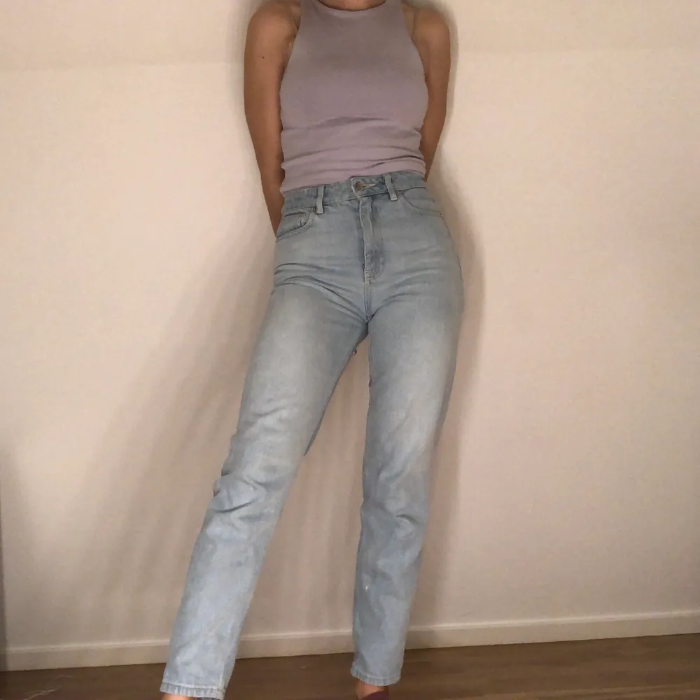 Jättesköna raka jeans från NA-KD! Bra skick💙 Buda!. Jeans & Byxor.