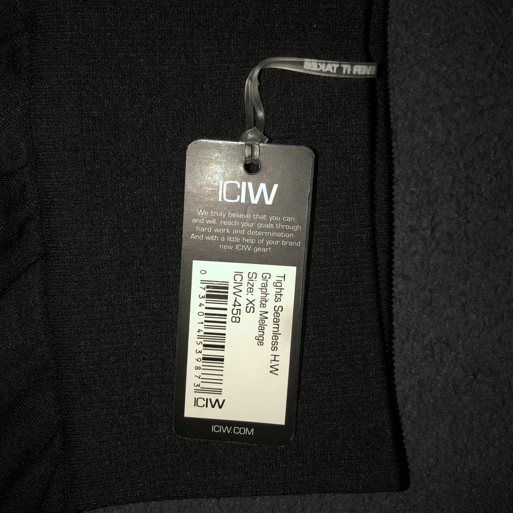 Säljer dessa superfina tights från ICIW p.g.a beställde i för liten storlek. Därav aldrig använda och är i nyskick 💕 Prislappen sitter kvar. Nypris 699. Skriv vid intresse eller buda i komentarerna. Högsta bud vinner✨ Ledande bud: 450 (frakt tillkommer). Jeans & Byxor.