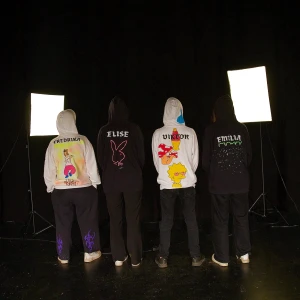 Custom hoodies - Tjena! Vi har ett uf som säljer custom hoodies Altså får du bestämma helt sjölv vad du vill ha på<3 den 10de december släpper vi vår limited edition drop 8 stycken hoodies, först till kvarn! Följ vår instagram @ aAmonuf och tiktok aamonuf ⚡️💜